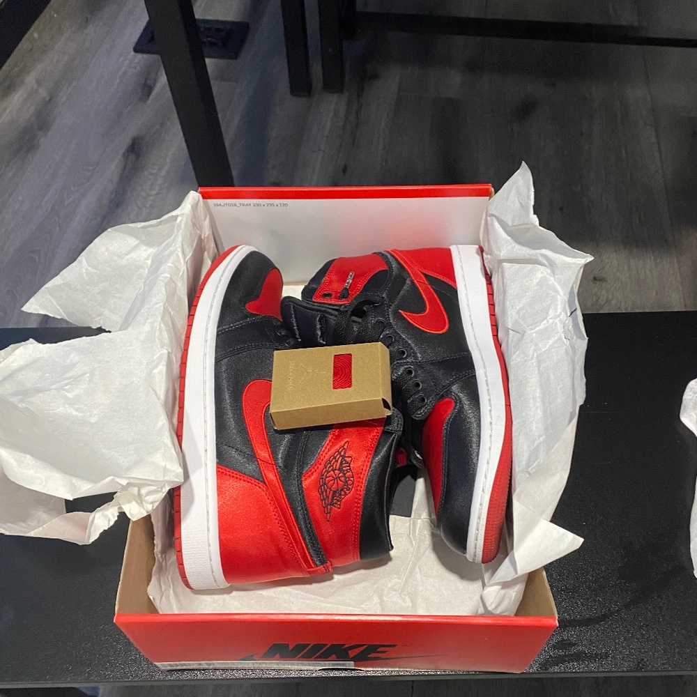 Jordan 1 retro high OG red and black satin for a great price!